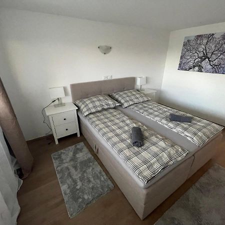 Malibu Apartman Miskolc Exterior foto
