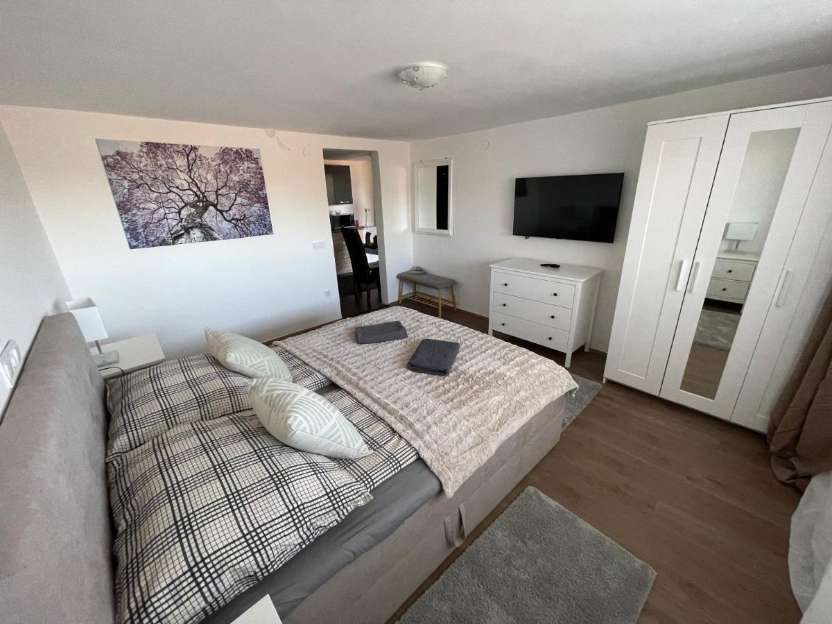 Malibu Apartman Miskolc Exterior foto